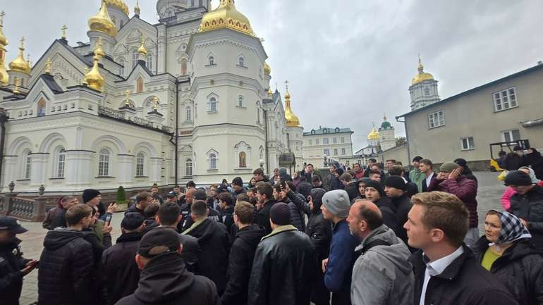 Поліція розслідує провокації в Почаївській лаврі під час обшуків