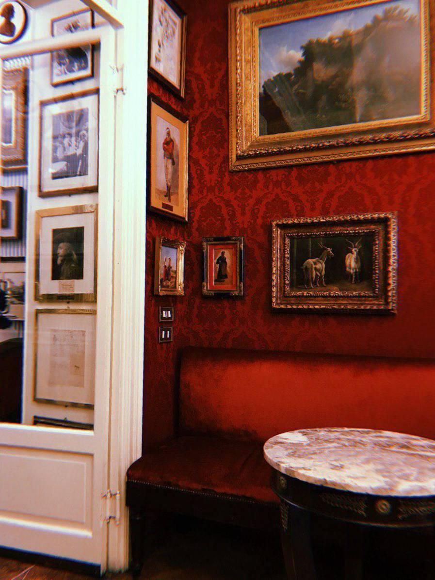 У центрі Риму закрилося легендарне кафе Antico Caffè Greco, яке працювало понад 260 років_1