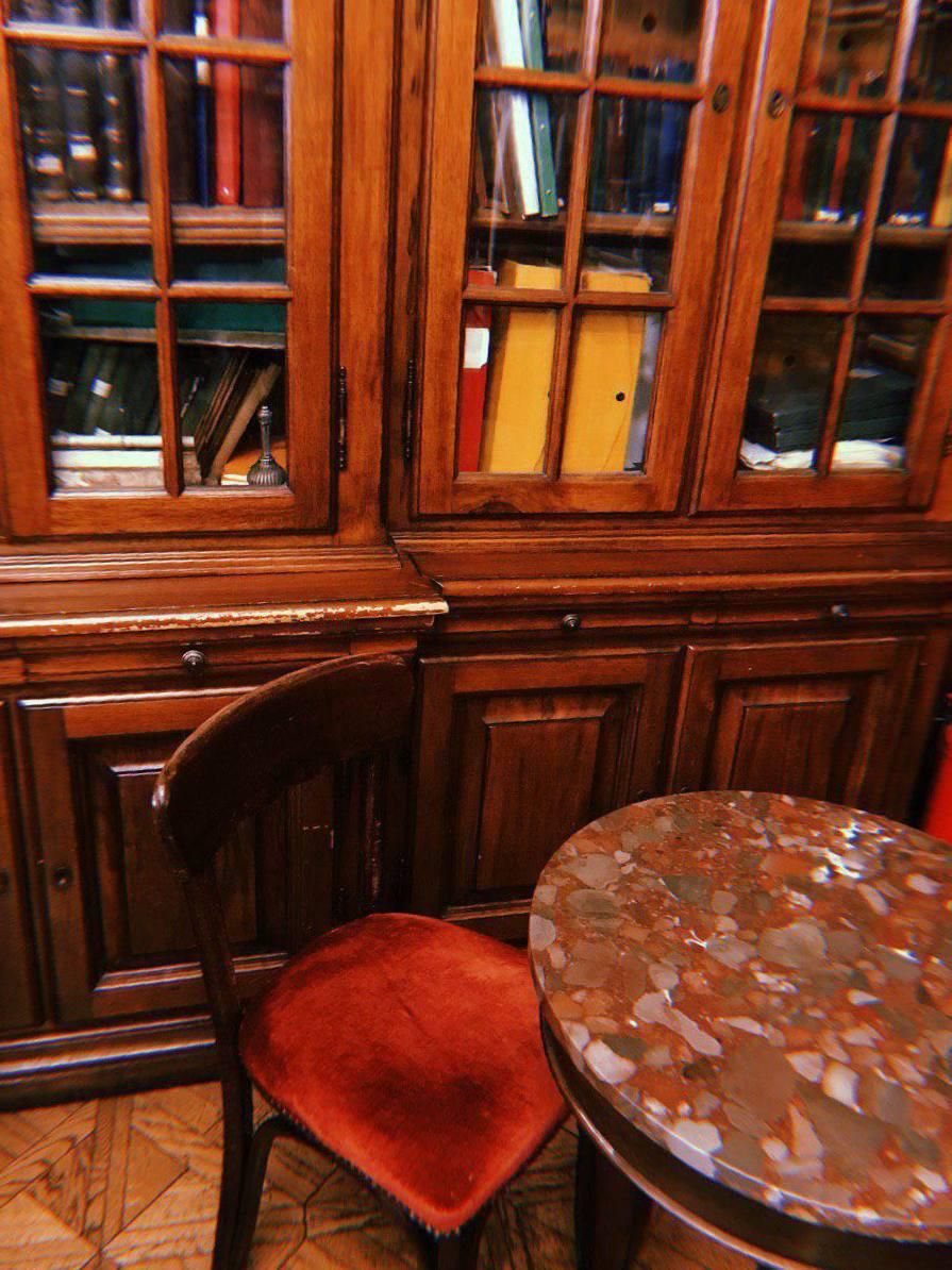 У центрі Риму закрилося легендарне кафе Antico Caffè Greco, яке працювало понад 260 років_3