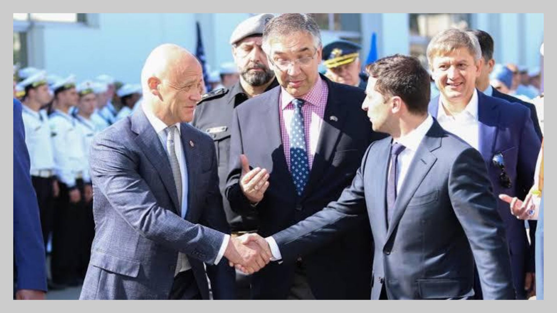 Небезпечний прецедент: як влада знову грає з громадянством