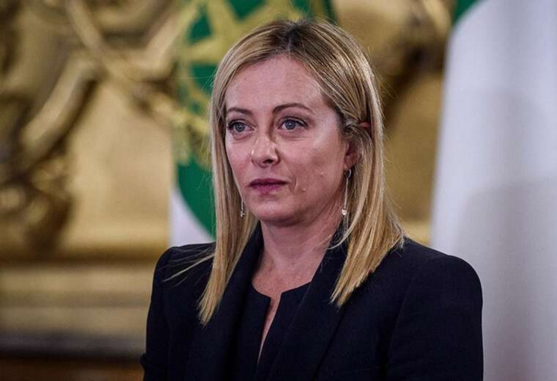 Джорджа Мелоні пожартувала, що «вбила б когось», якби її змусили кинути палити