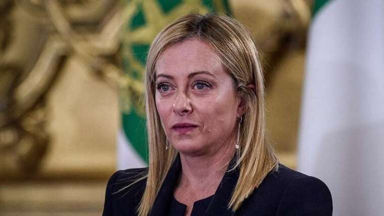 Джорджа Мелоні пожартувала, що «вбила б когось», якби її змусили кинути палити