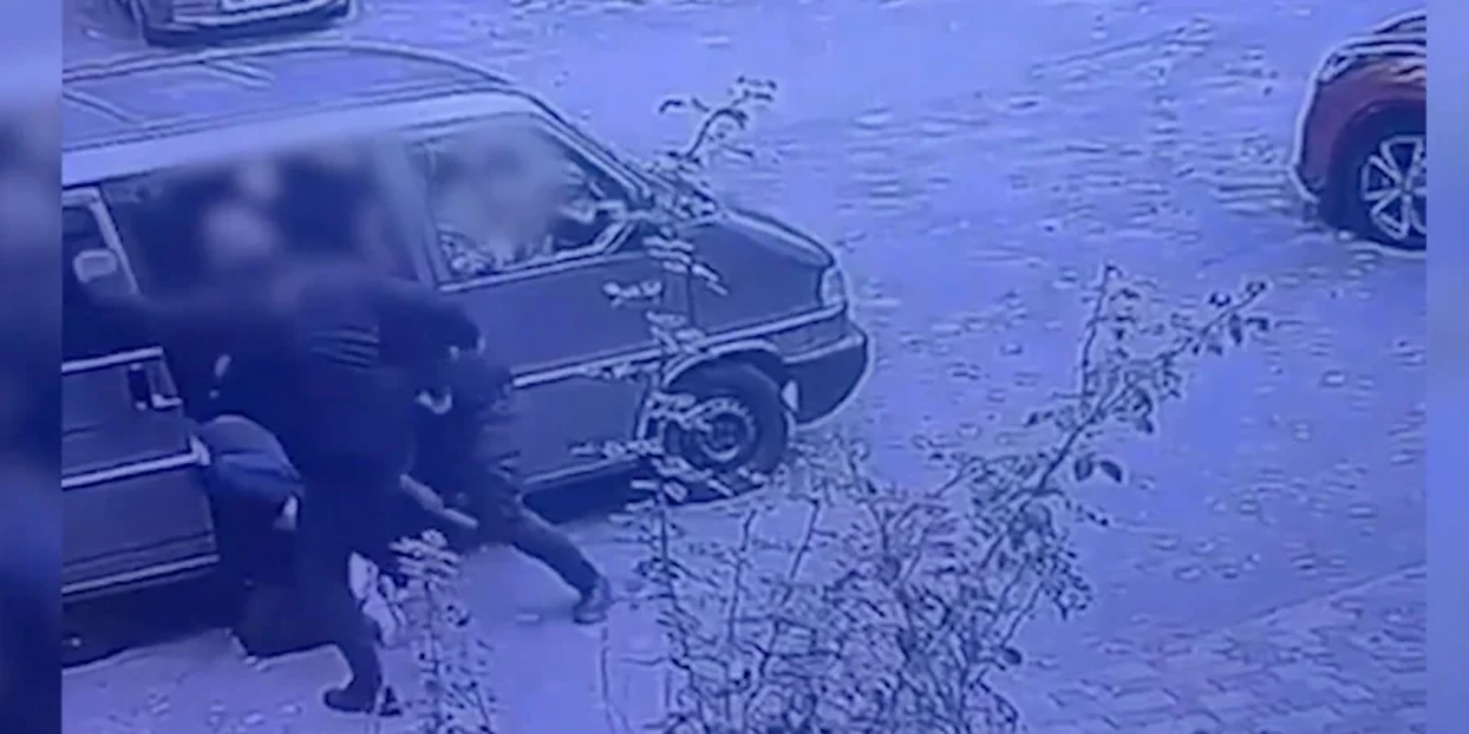 Двом поліціянтам із Києва оголосили підозру в побитті чоловіка біля ТЦК