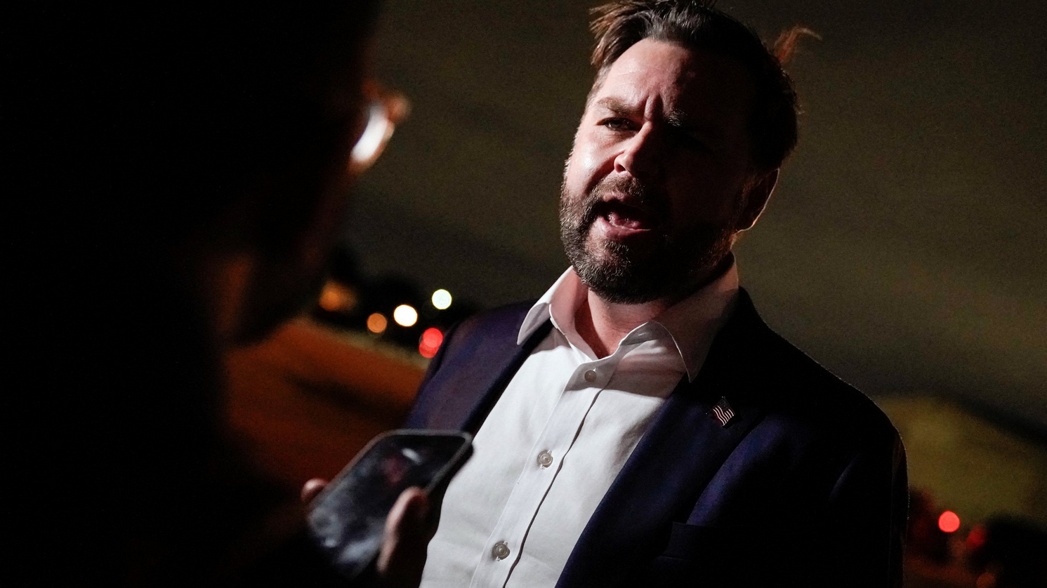 Над кортежем віцепрезидента США вибухнув артилерійський снаряд