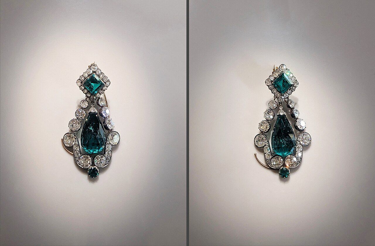 Безцінні скарби Лувру — у руках грабіжників_9