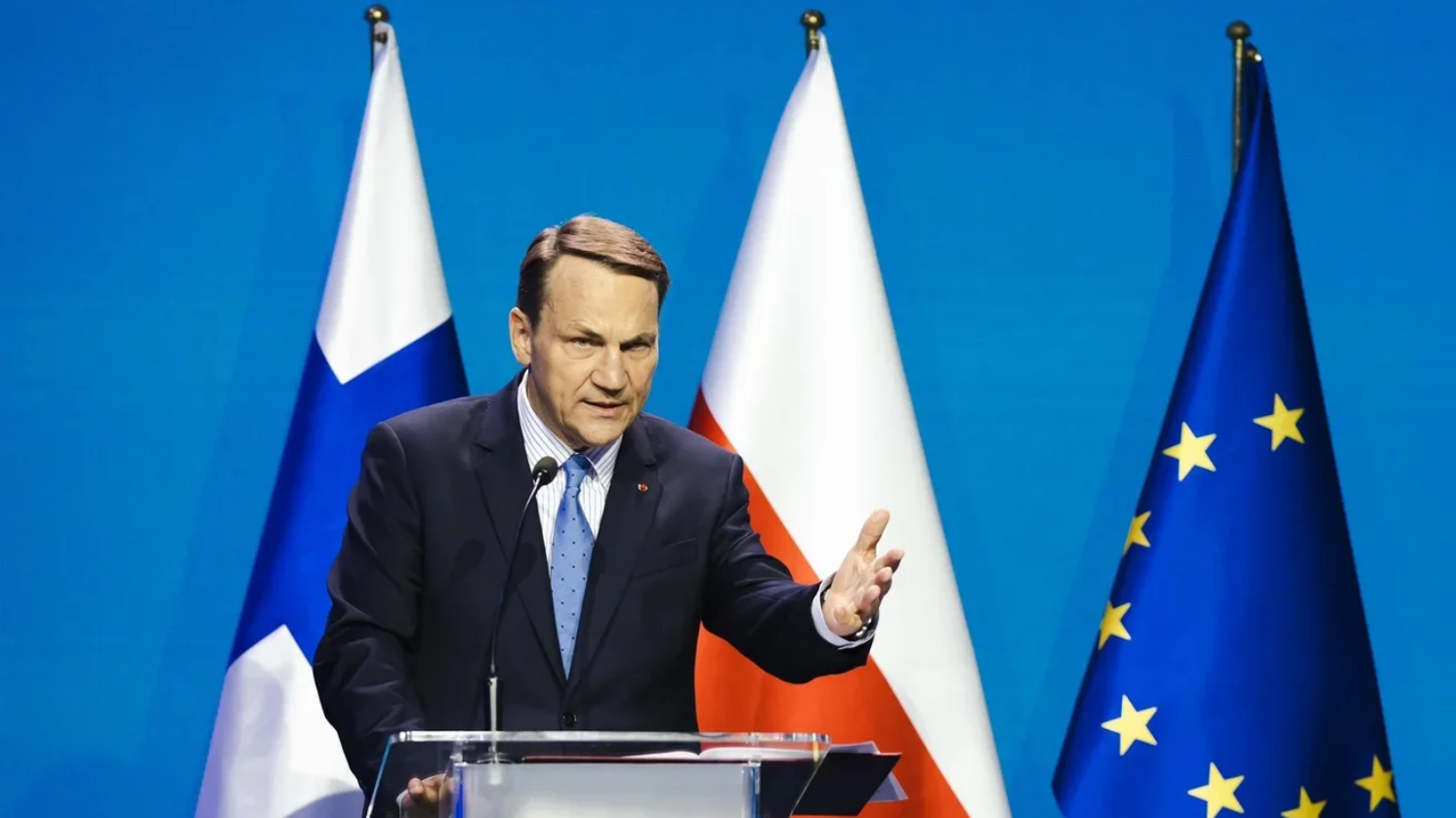 Польща не виключила, що може затримати літак путіна на шляху до Угорщини