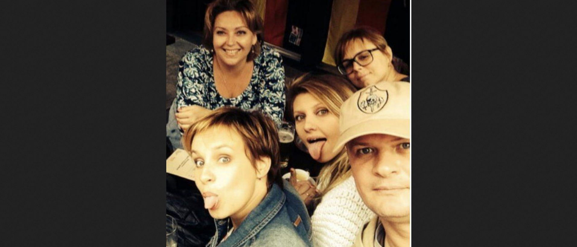 Олександр Бєляєв (у картузі) з Оленою Зеленською та її кумою Пікаловою (директор «Кварталу 95», співвласники — Міндіч і Шефір).