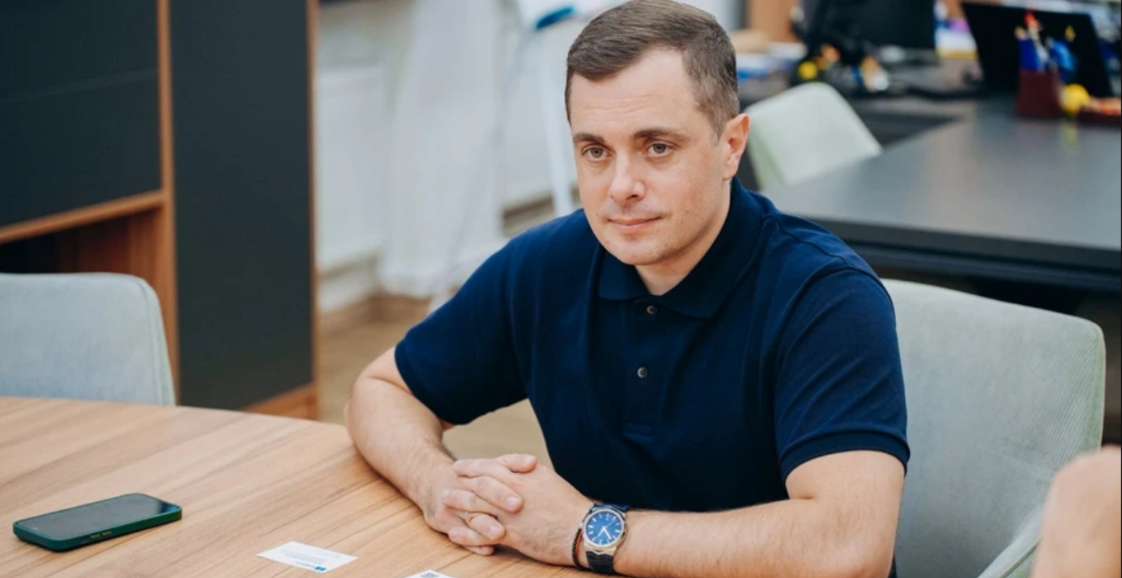 Скандал у МОН