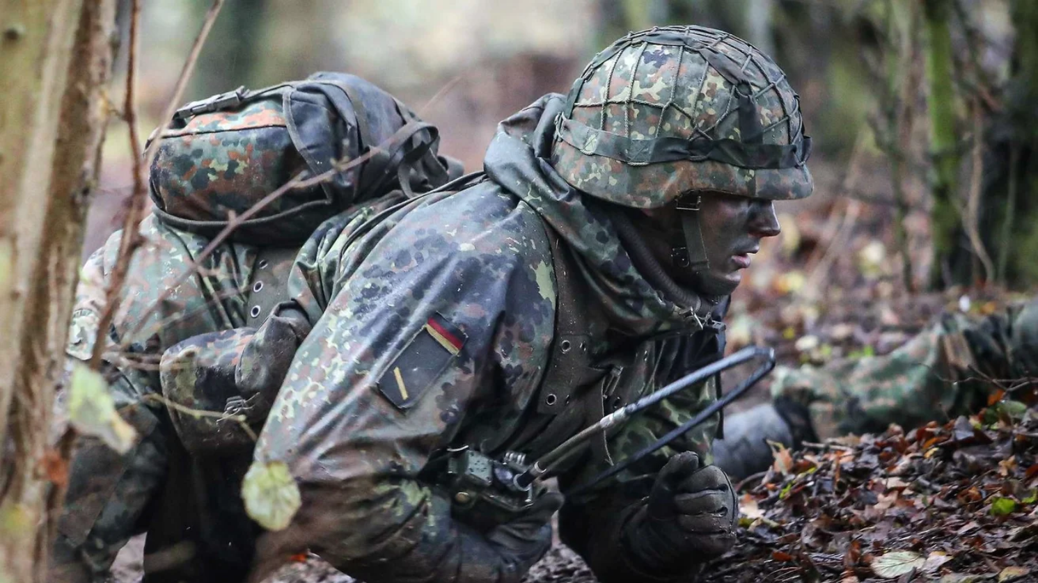 У Баварії поліція відкрила вогонь по невідомому чоловіку зі зброєю