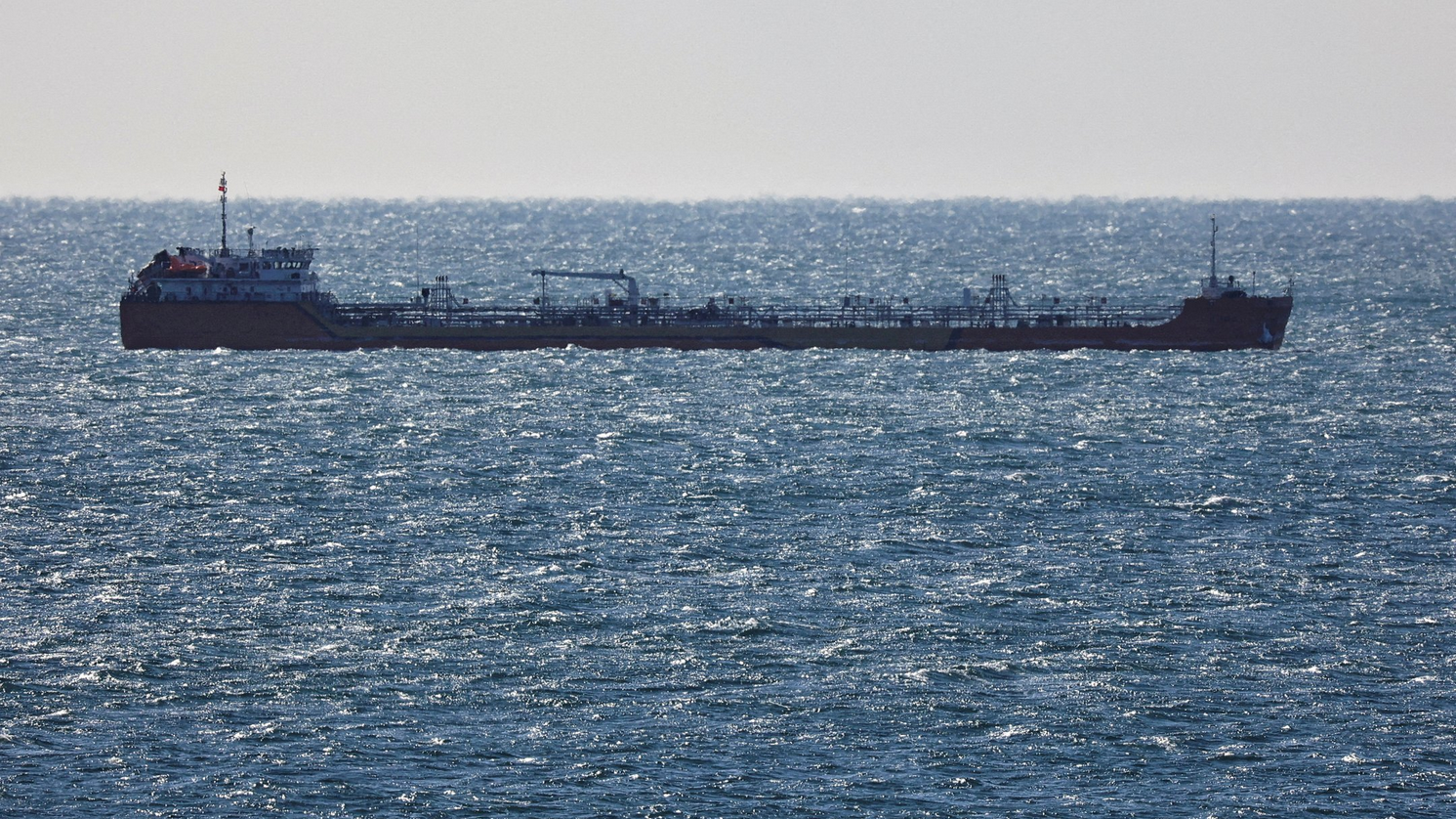 Китайські НПЗ припинили закупівлю нафти з РФ через санкції США — Reuters