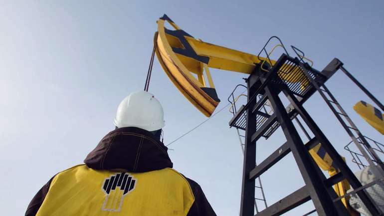 Санкції Трампа вдарять по російській нафті через обмеження на експорт – Bloomberg