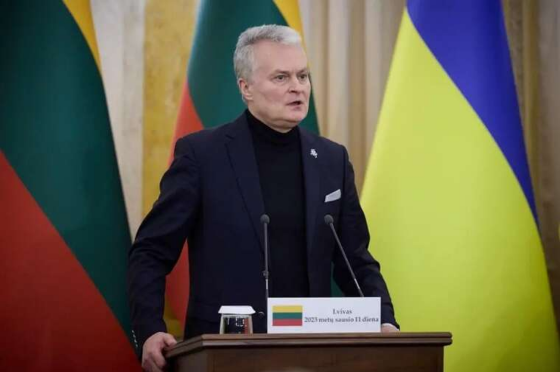 Президент Литви пропонує обмежити транзит до Калінінграда через контрабандні повітряні кульки