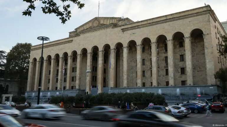 Правляча партія Сакартвело хоче заборонити три опозиційні сили