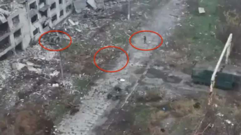 Зелемський здає Україну ворогу