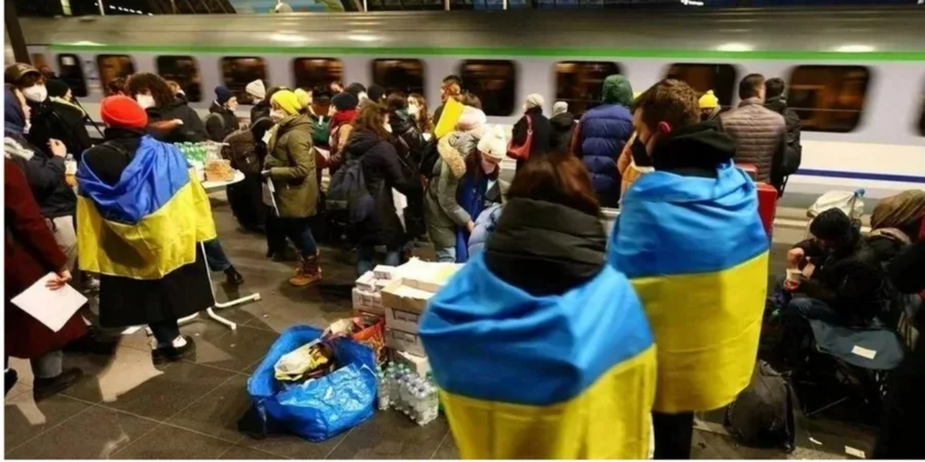 Молоді українці продовжують втікати з «країни мрій Зеленського»