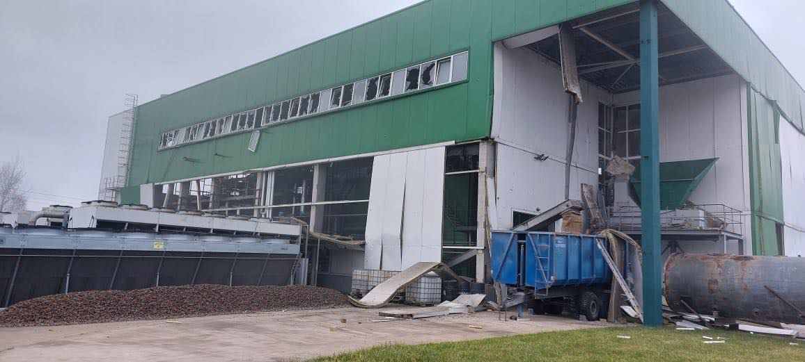 росія вдарила по ТЕС на Чернігівщині, яка працює на відходах з деревини