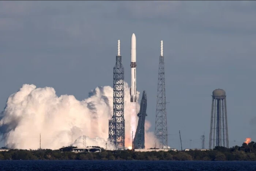 Компанія Безоса успішно запустила ракету з супутниками на Марс