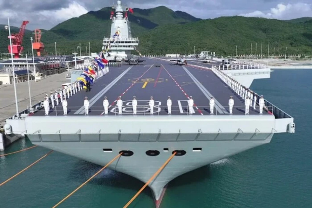 Китай будує перший атомний авіаносець Type 004