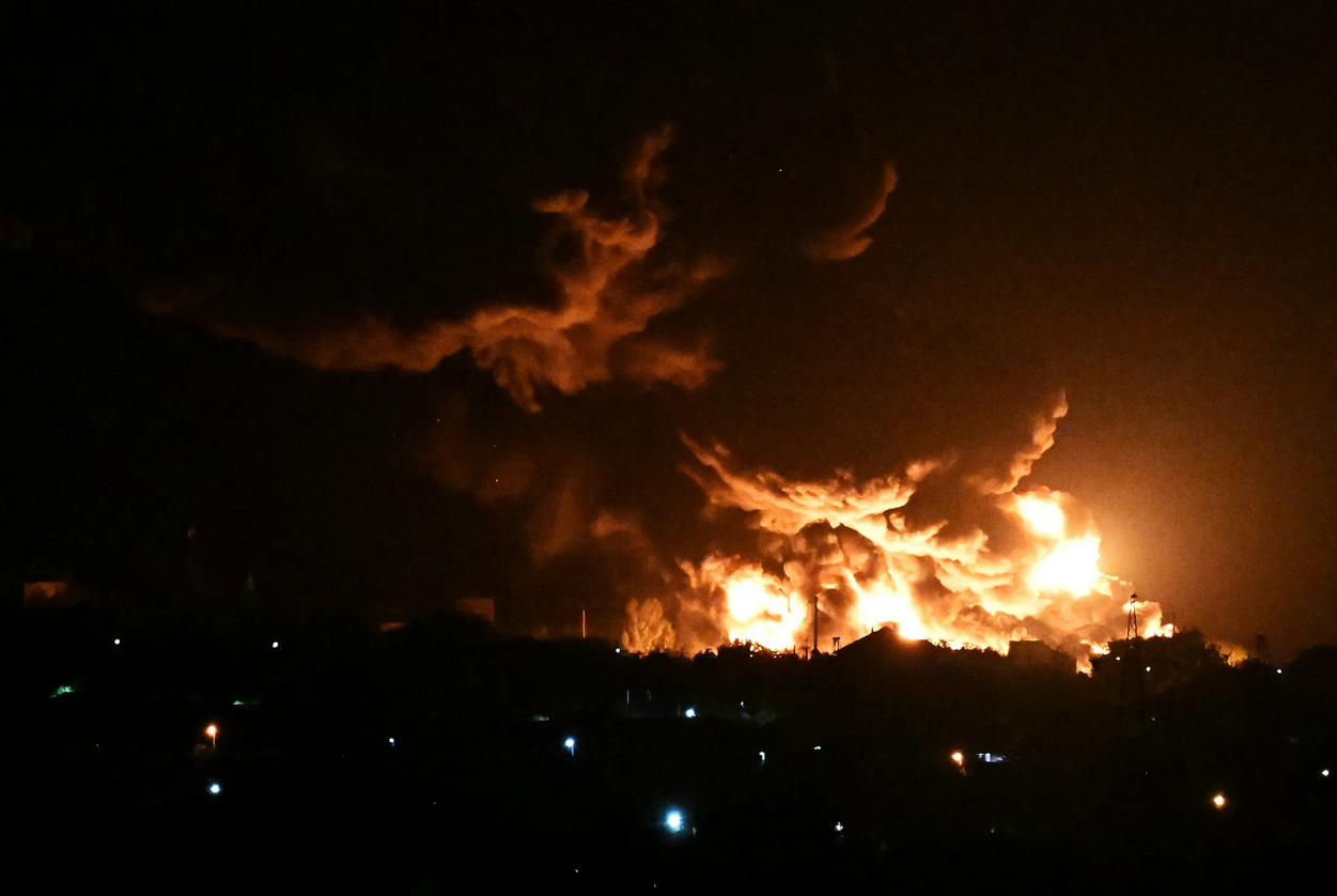 Bloomberg: атаки на енергетичну інфраструктуру росії спричинили подорожчання пального у США