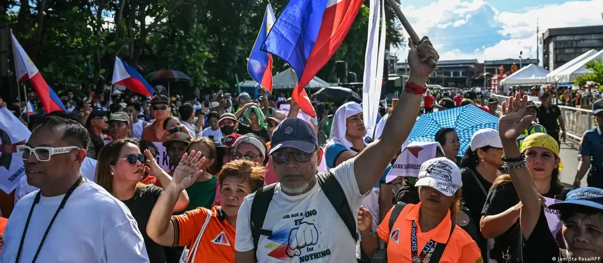 На Філіппінах понад пів мільйона людей вийшли на мітинг через корупційний скандал_1