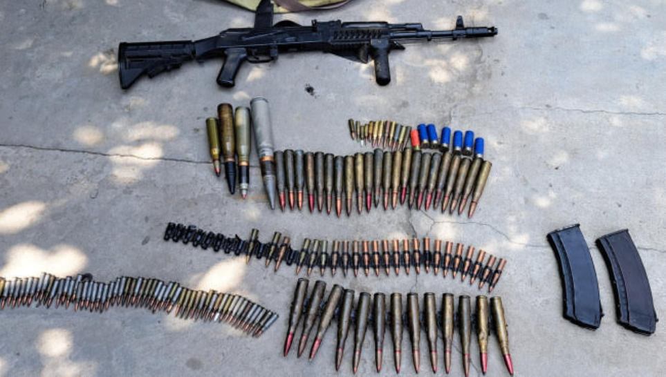 Навігація за курсом «АК-74»: директор морської фірми перетворив дім на таємний арсенал