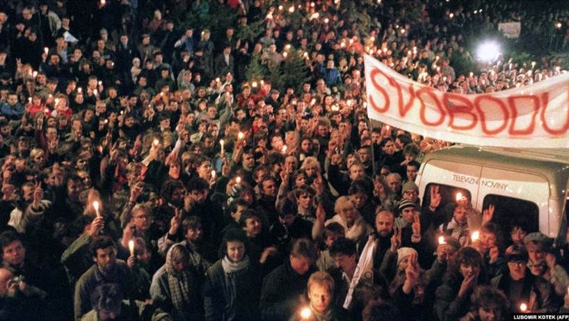 Оксамитова революція: 36 років тому Чехословаччина обрала шлях від комунізму до демократії
