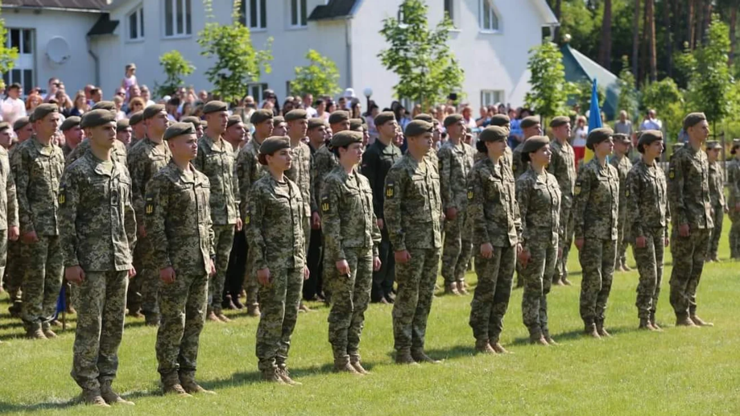 У Житомирському інституті курсанти відмовилися виходити на шикування у формі
