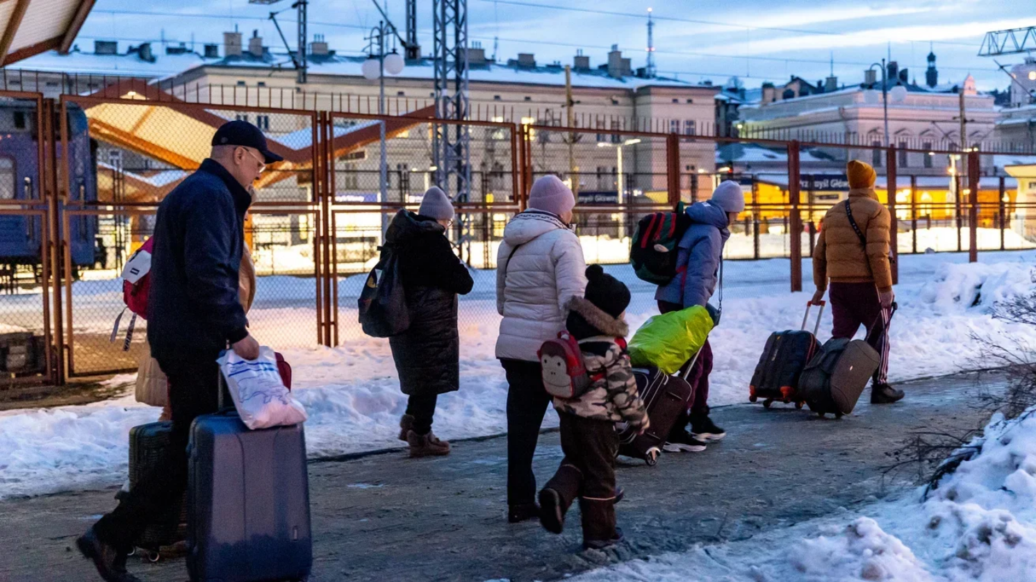 Майже 200 000 українців у США під загрозою втрати легального статусу біженців — Reuters