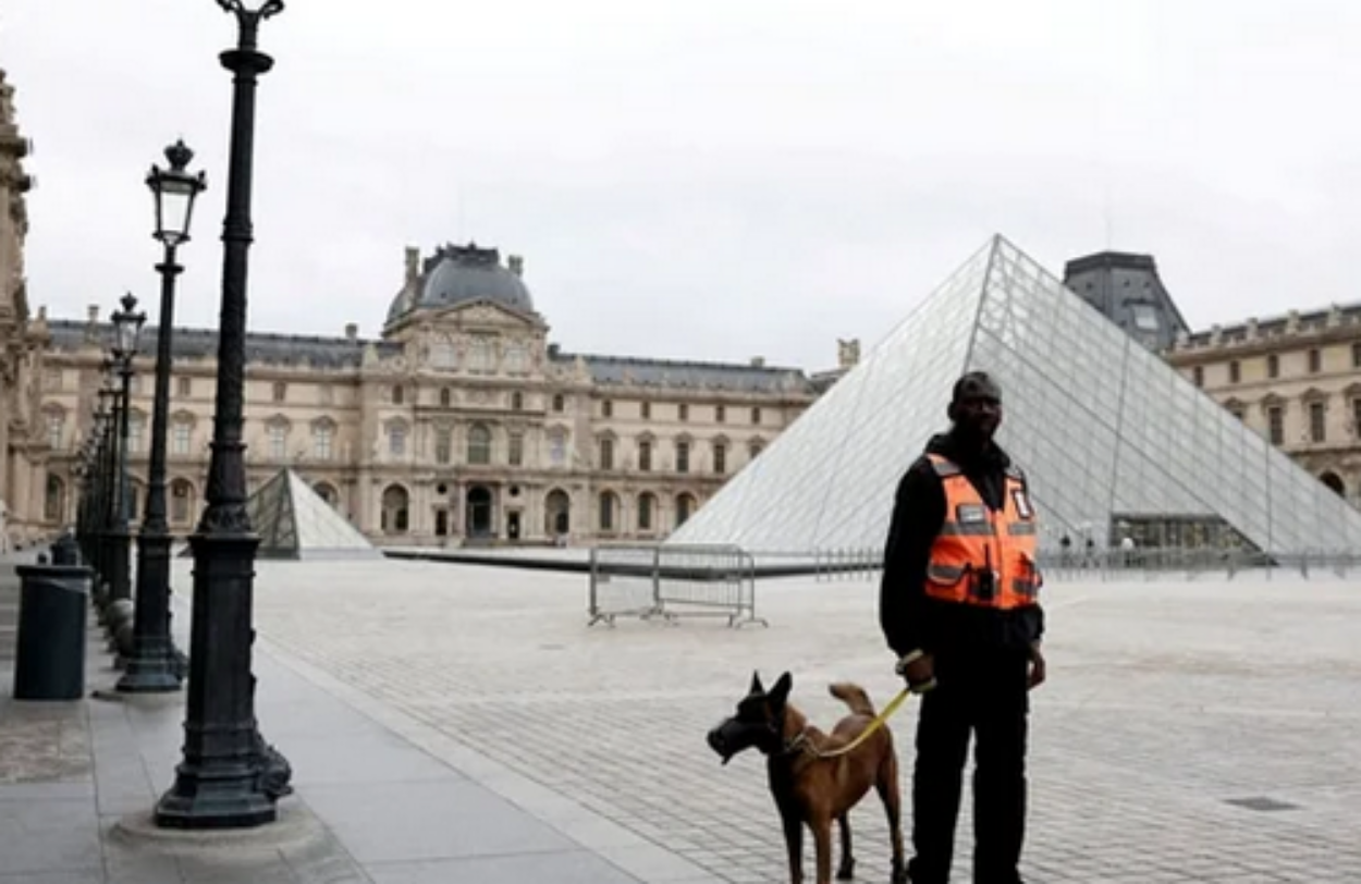 У Франції за підозрою в пограбуванні Лувру взяли під варту ще чотирьох людей