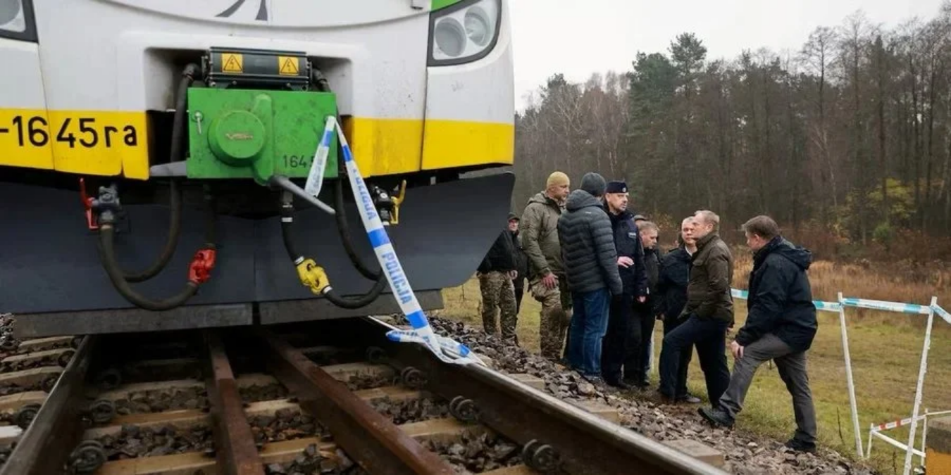 Варшавський суд заочно арештував двох українців, яких підозрюють у диверсіях на польській залізниці
