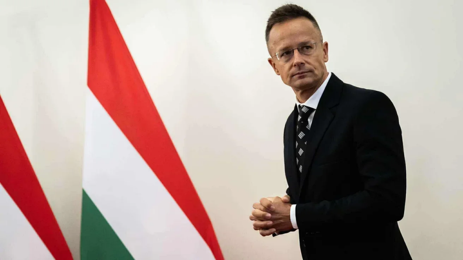 Боснія та Герцеговина заборонила посадку літака з очільником МЗС Угорщини Сіярто