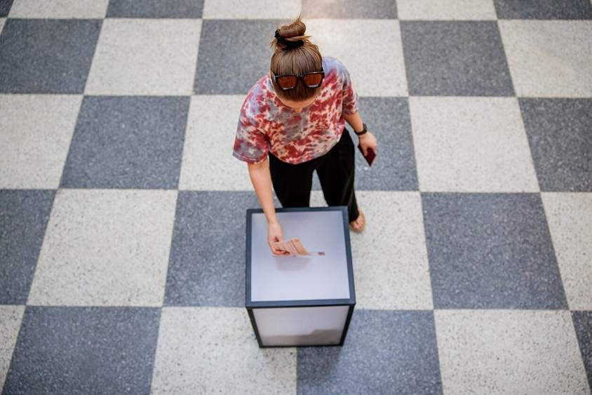 Сейм Литви розглядає зниження віку голосування до 16 років на муніципальних виборах