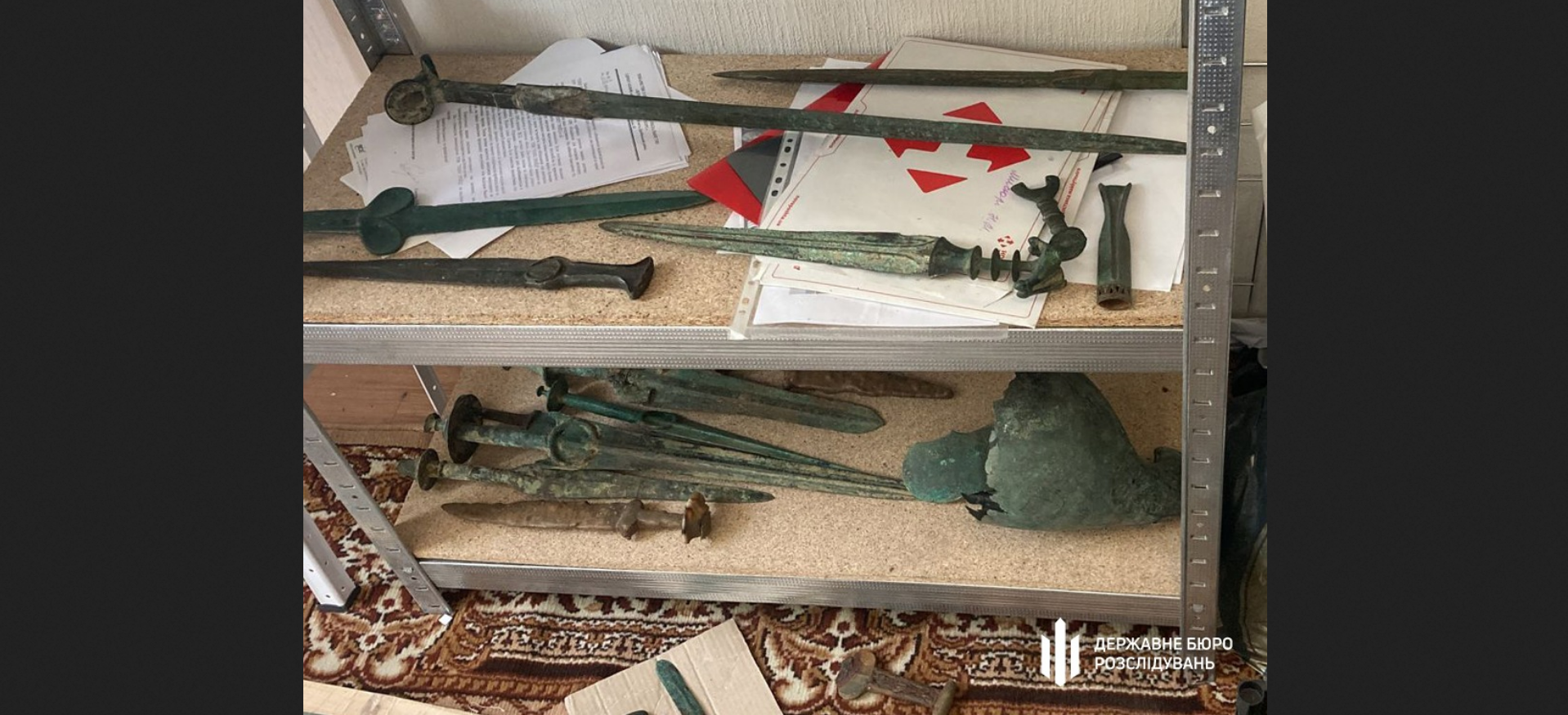 Екснардеп, викритий ДБР на крадіжці культурних цінностей з АР Крим, передав свою колекцію музею