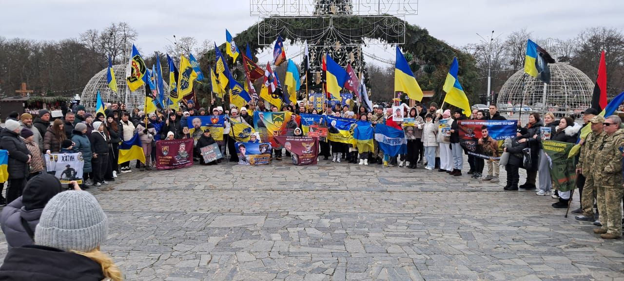 У Кременчуці відбувся автопробіг до Дня Збройних Сил України