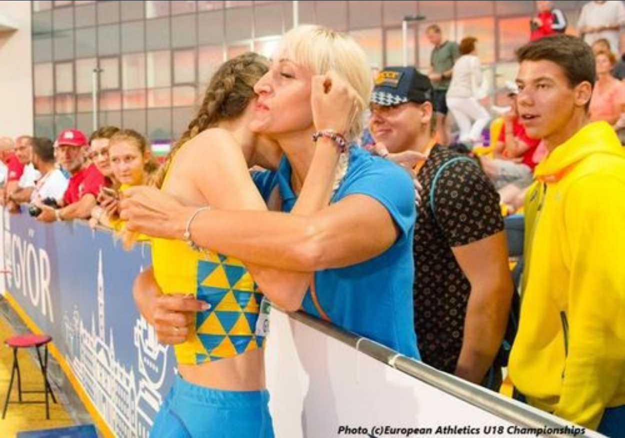 Премії, які зникають у темних кабінетах