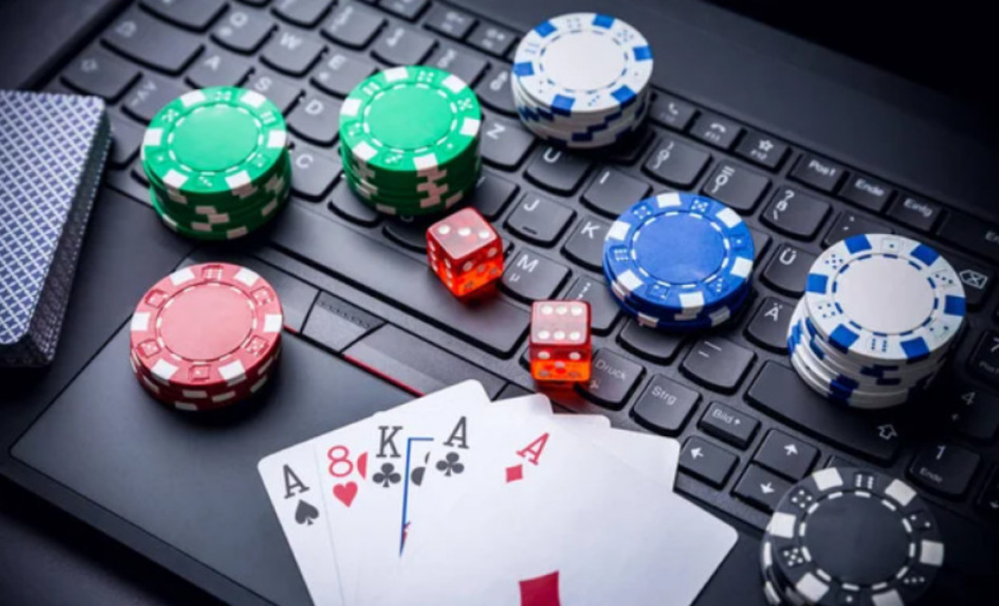 Під рубрикою «Медіа-повії»