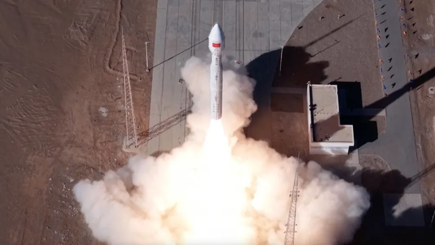 Космічний апарат Китаю створив загрозу для Starlink на орбіт