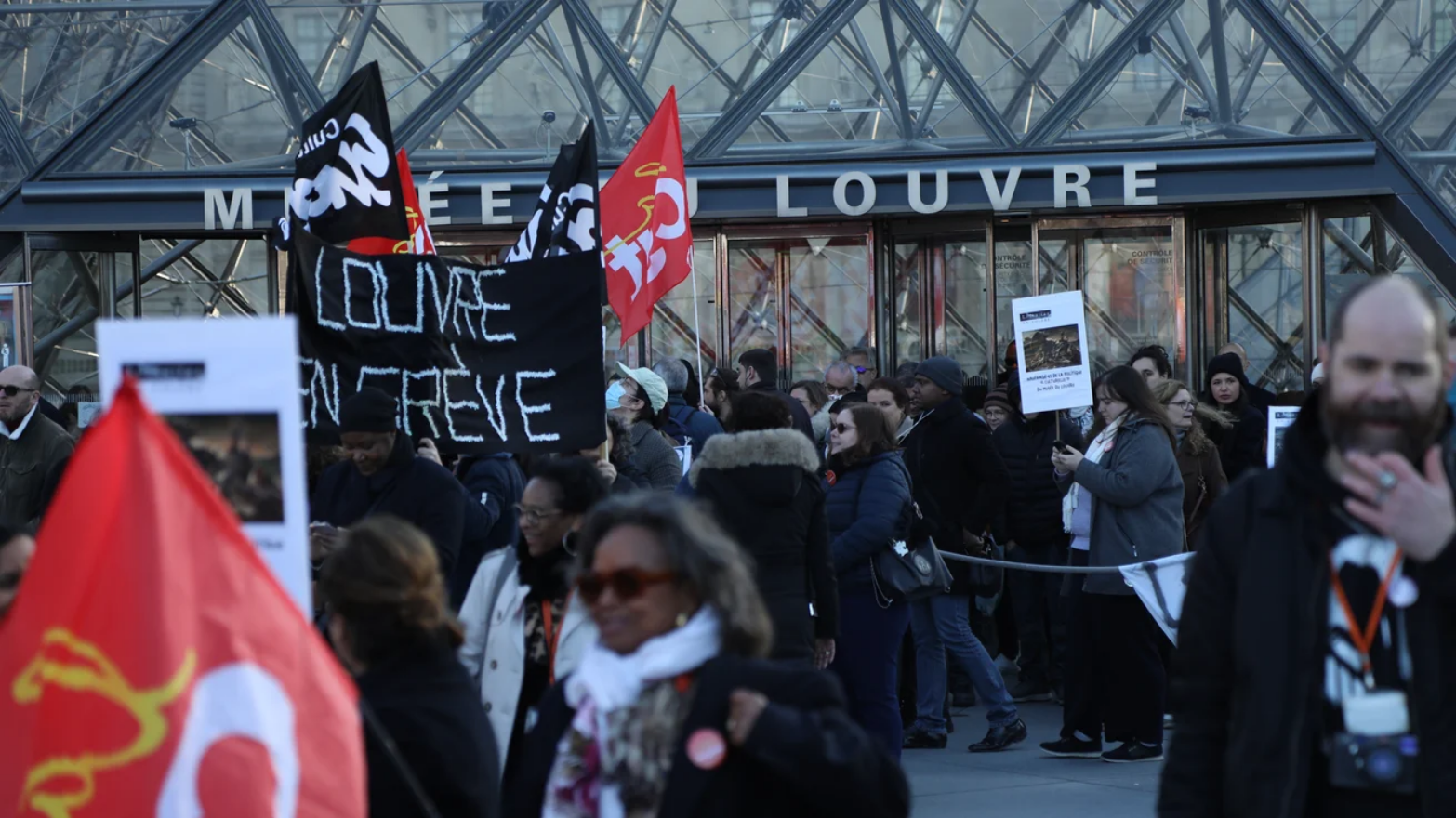 Працівники Лувру оголосили страйк