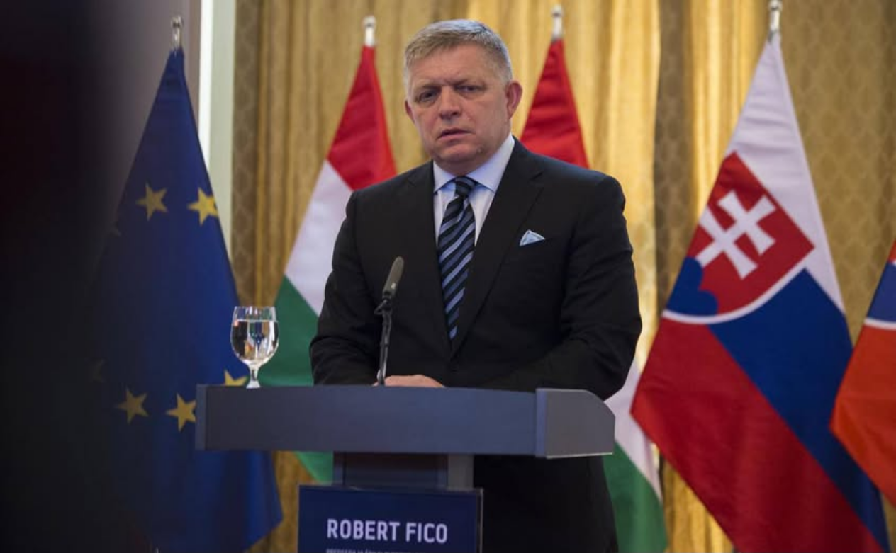 В аеропорту Брюсселя серйозно пошкодили літак прем'єра Словаччини Фіцо