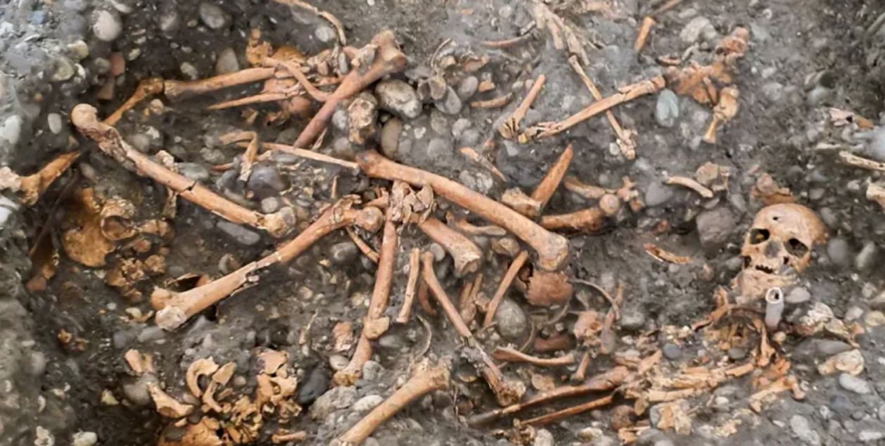 Моторошна знахідка: археологи розкопали останки 32 осіб у Франції