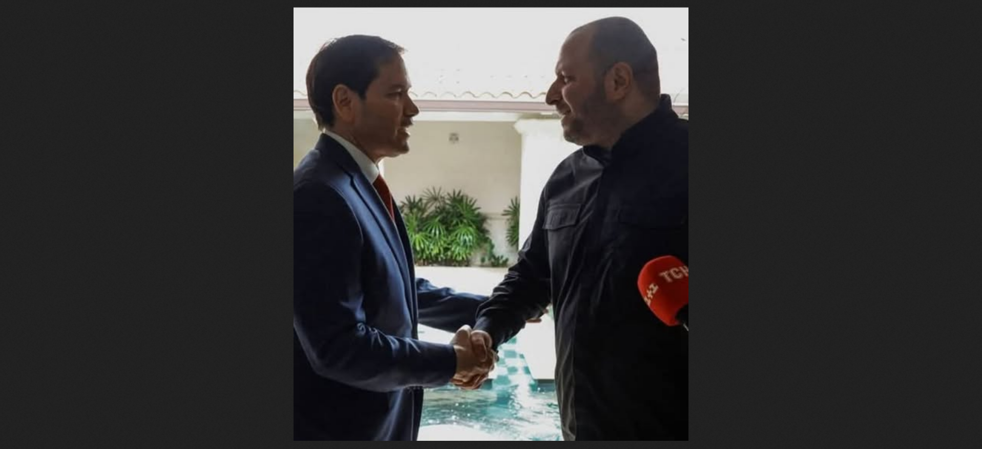 Чому долю України вирішують «туристи» з американськими паспортами?