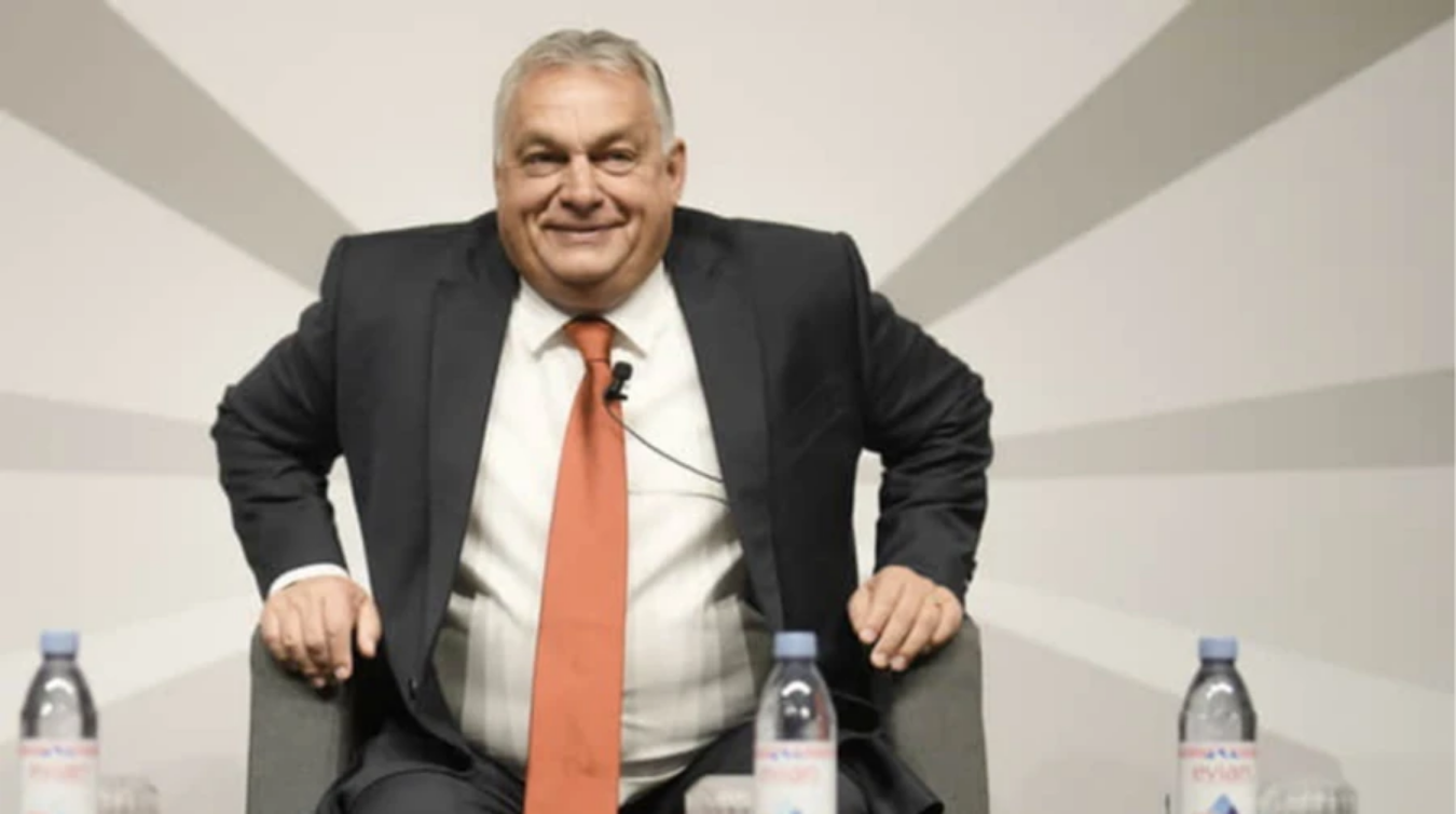 Сікорський «нагородив» Орбана орденом Леніна