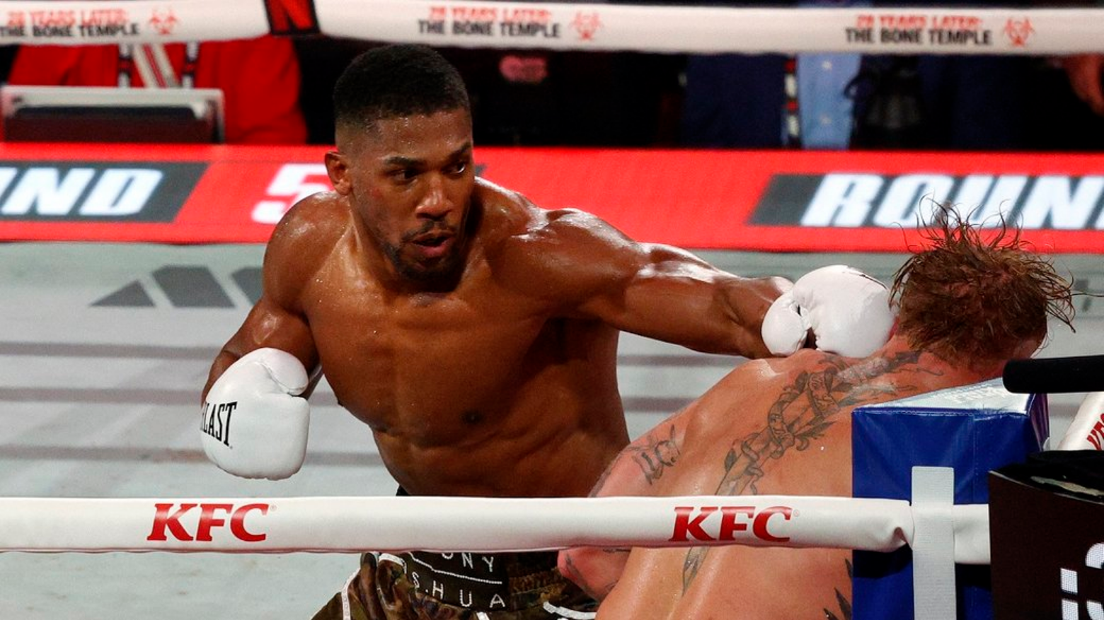 Ентоні Джошуа нокаутував Джейка Пола в шостому раунді та кинув виклик Ф'юрі