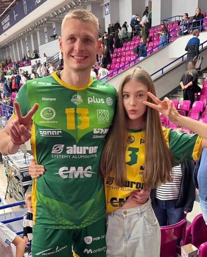 Скандал у Варшаві: 15-річну українку виключили з елітного ліцею після місяців цькування та погроз_1