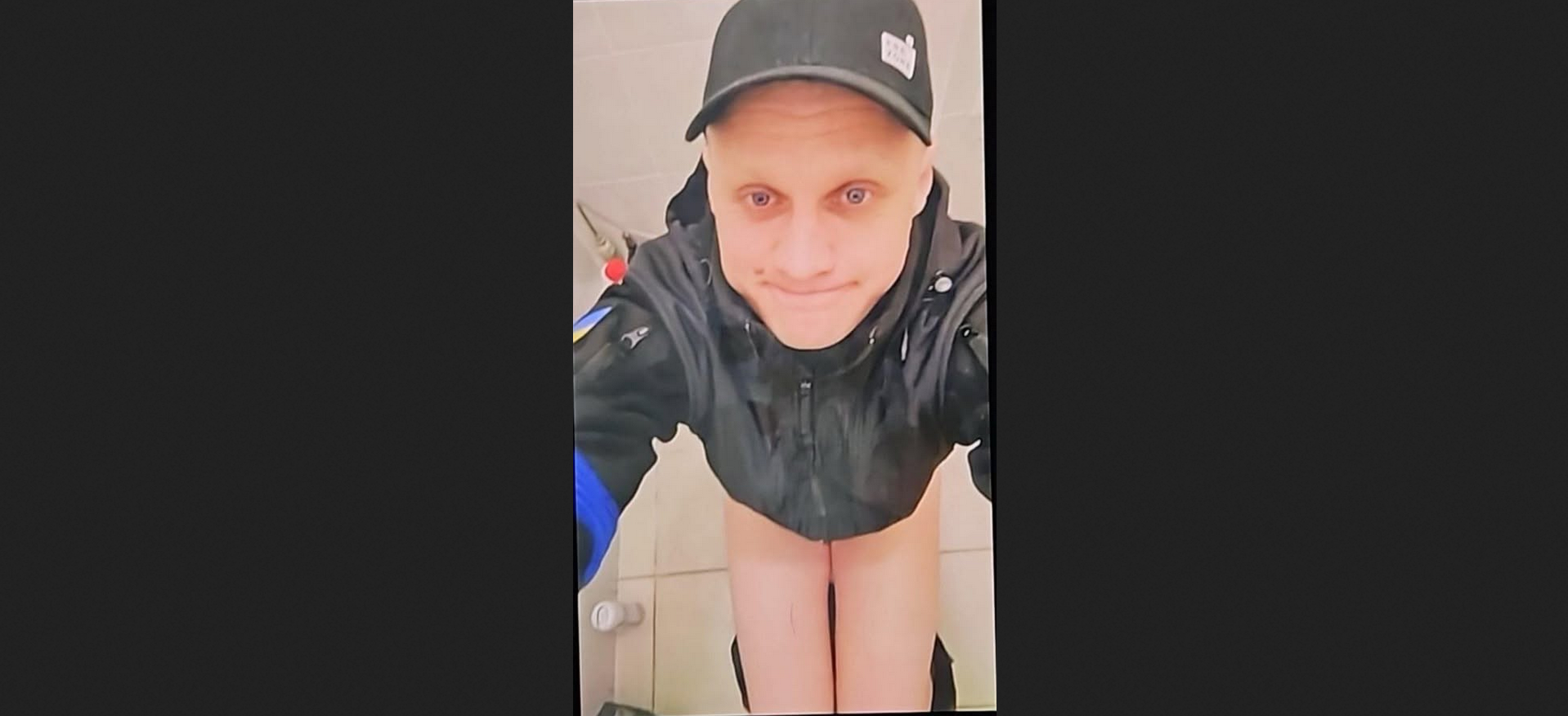 «Какаючий хлопчик» біля ВАКС