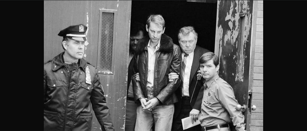 На фото Бернард Г’юго Ґетц другий зліва.