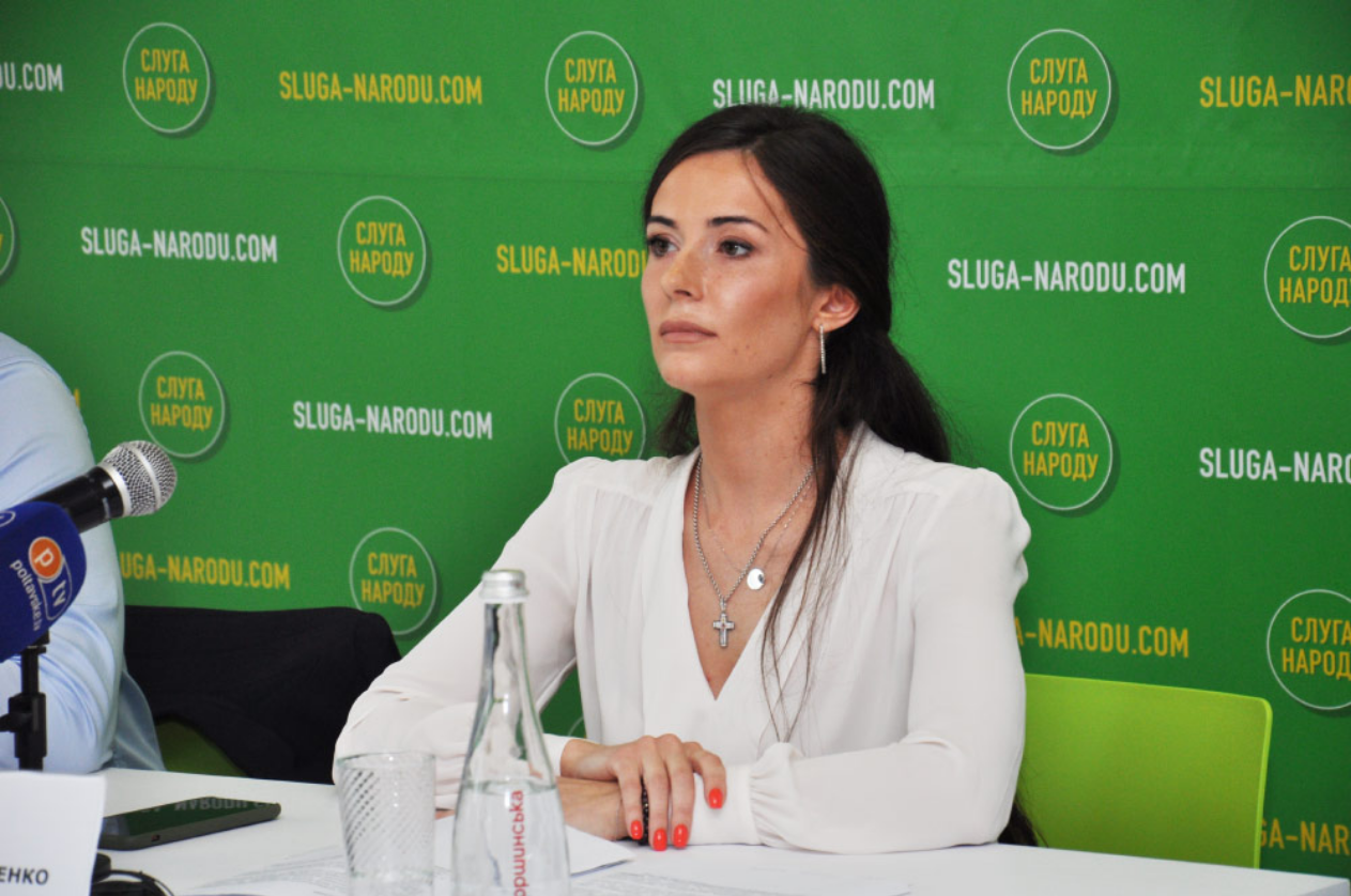 Обшуки у «Парковому»: НАБУ вилучило техніку у помічників Арахамії та представника уряду Мельничука_1