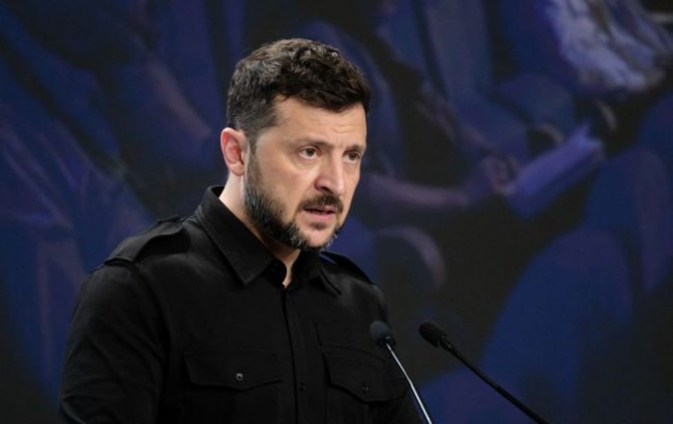 Воєнний стан у Україні не закінчиться ніколи, - Зеленський