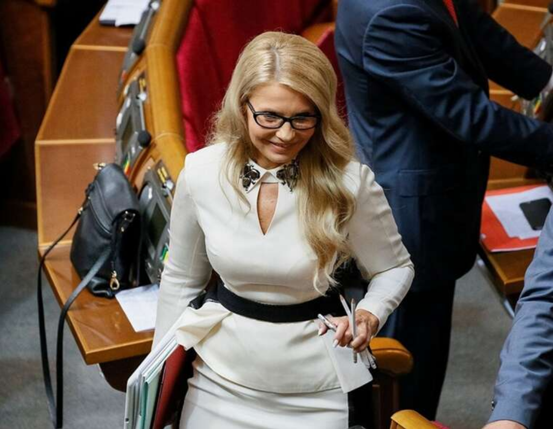 По 10 000 доларів на місяць за «правильне» голосування