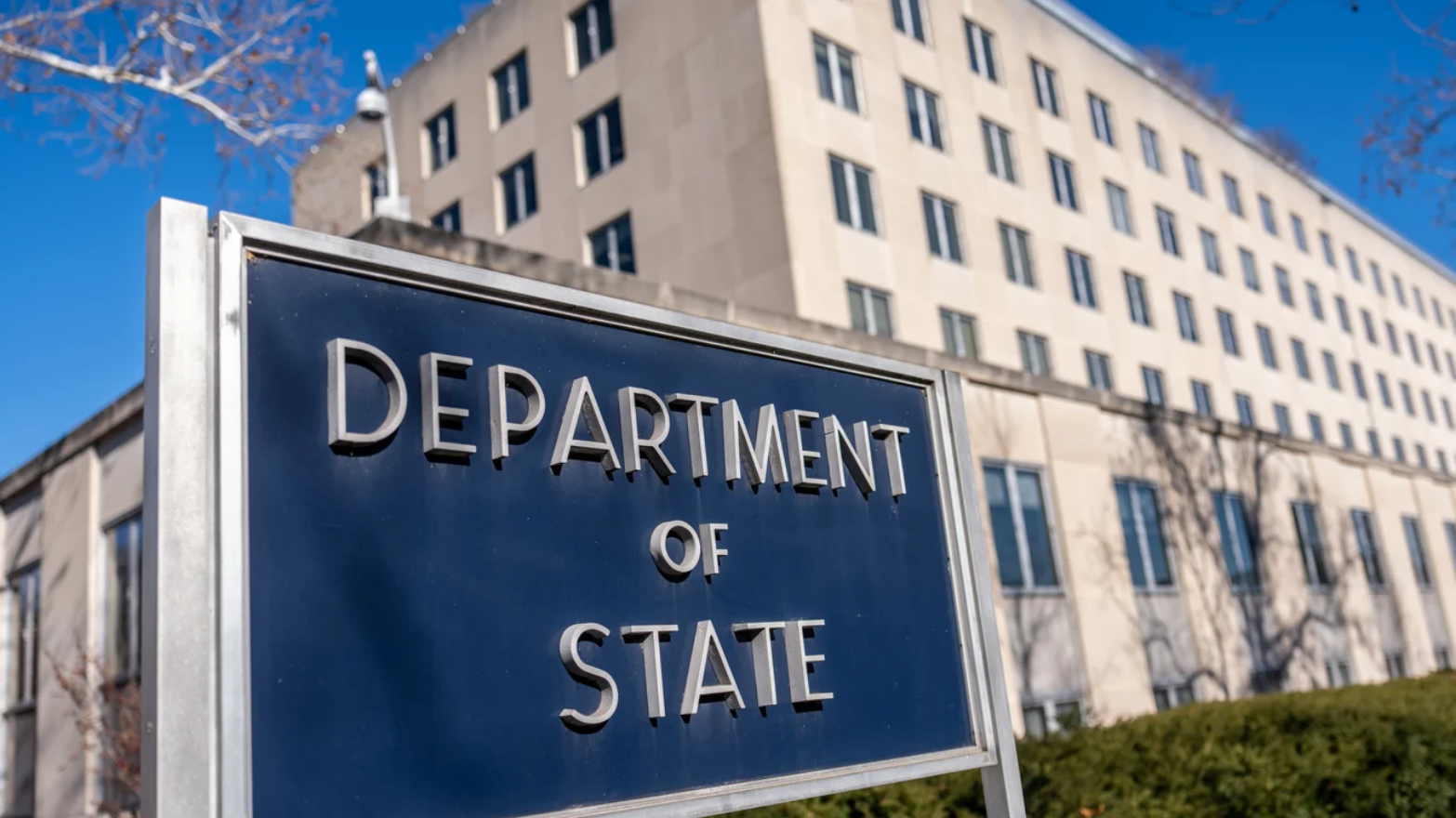 США на невизначений час призупиняють видачу віз для росіян — Fox News